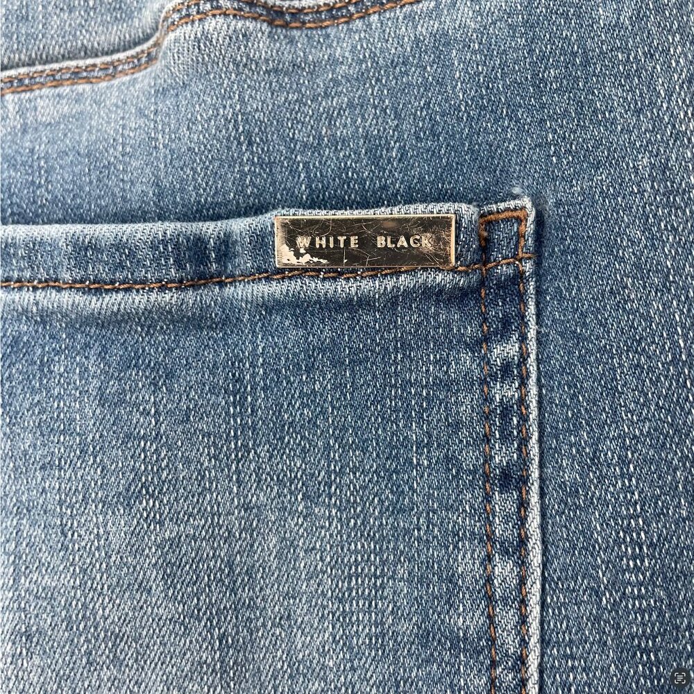 White House Black Market “The Skinny Flare” Jeans – Size 8 - Picture 6 of 10